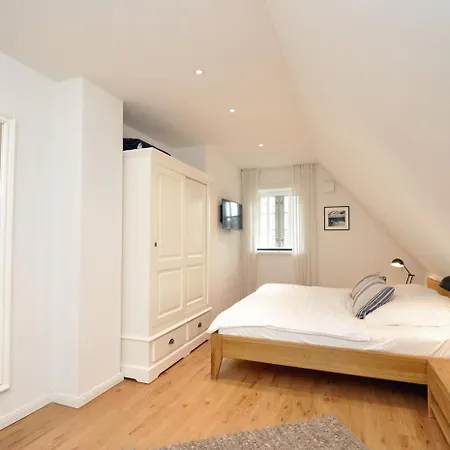 Doppelhaushaelfte Deicheck 度假居 *