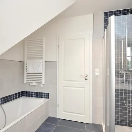 Doppelhaushaelfte Deicheck 度假居 Böhl