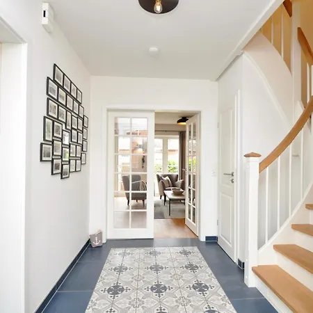 Doppelhaushaelfte Deicheck 度假居 *